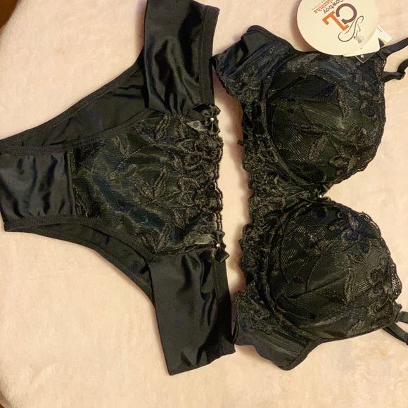 Brazilian bra and panty set - Picture 5 of 8